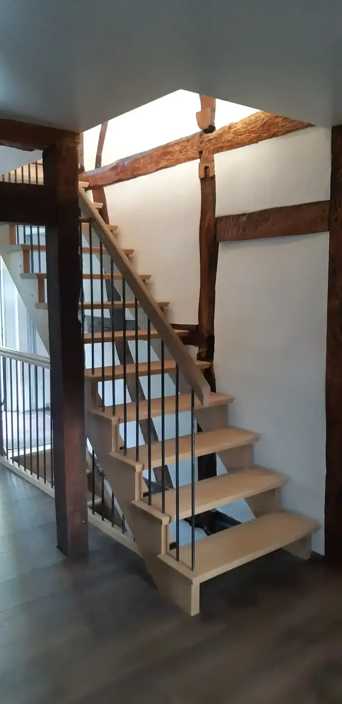 Escalier intérieur bois